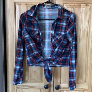 Cute light plaid top!
